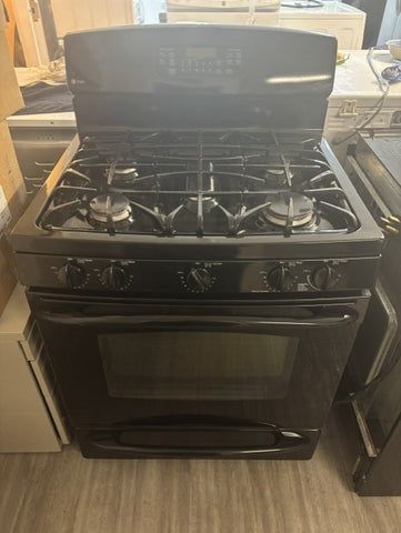 GE Black 5-Burner Gas Range – Used