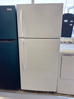 White Top-Freezer Refrigerator – Clean & Reliable 2