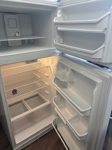 Frigidaire White Fridge 30" White Top Freezer Refrigerator – Clean & Reliable Used AP-100