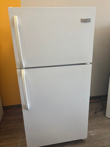 Frigidaire White Fridge 28" White Top Freezer Refrigerator – Clean & Reliable Used AP-102-HG