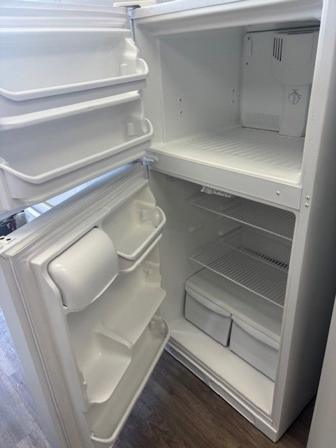 Frigidaire White Fridge 28" White Top Freezer Refrigerator – Clean & Reliable Used AP-103-HG