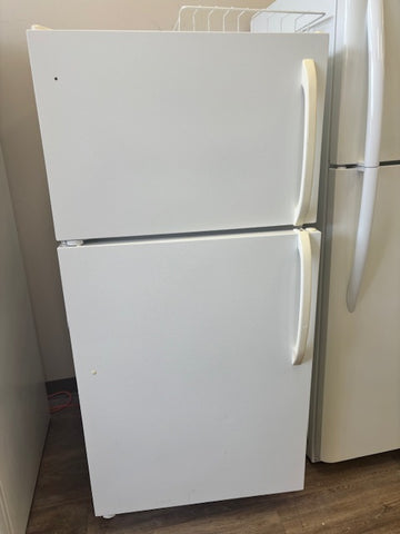 Frigidaire White Fridge 28" White Top Freezer Refrigerator – Clean & Reliable Used AP-103-HG