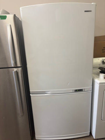 Samsung White Fridge 30" White Bottom Freezer Refrigerator – Clean & Reliable Used AP-104 - DISCOUNTED DUE TO MISSING MIDDLE SHELF FOR NOW