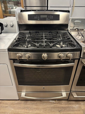 SOLD!   General Electric Gas Range with 5 Burners – Stainless Steel