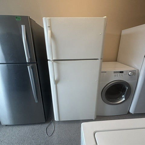 Kenmore White Top Freezer Refrigerator – Apartment Size Fridge – Clean & Reliable