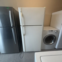 Kenmore White Top Freezer Refrigerator – Apartment Size Fridge – Clean & Reliable