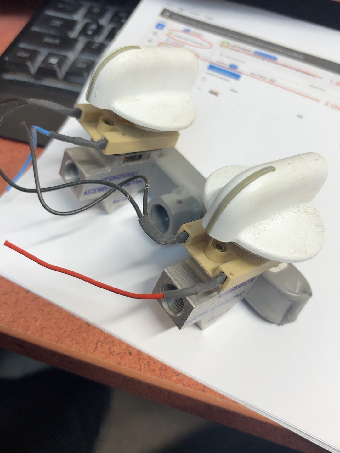 Other-side KitchenAid two-valve gas manifold with both knobs and attached ignition switches