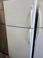 Frigidaire White Top-Freezer Refrigerator – Clean & Reliable |