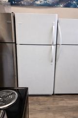 Frigidaire White Top-Freezer Refrigerator – Clean & Reliable |
