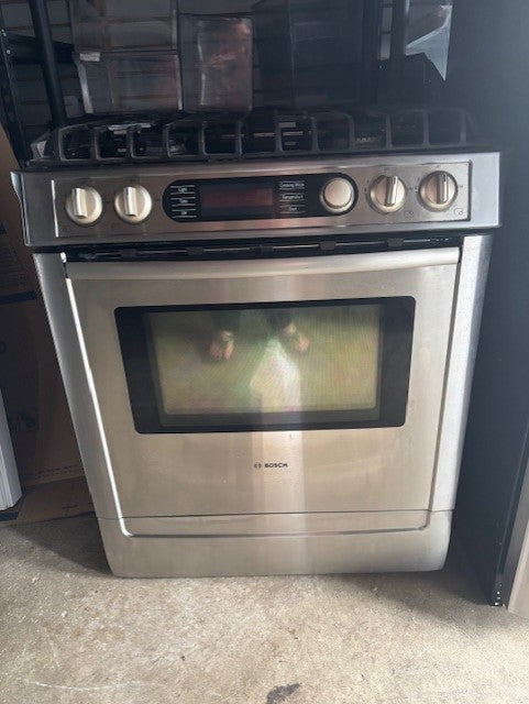 Bosch Gas Range with Glass Top – Stainless Steel – Premium Cooking Performance