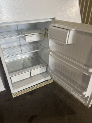 Used GE 30" Top Freezer Refrigerator – White – 66" Tall – Fully Tested - Store